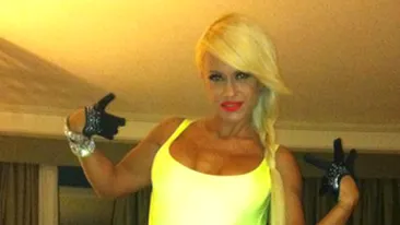 Nu crezi ca ai cam exagerat cu tinuta, Anda Adam?