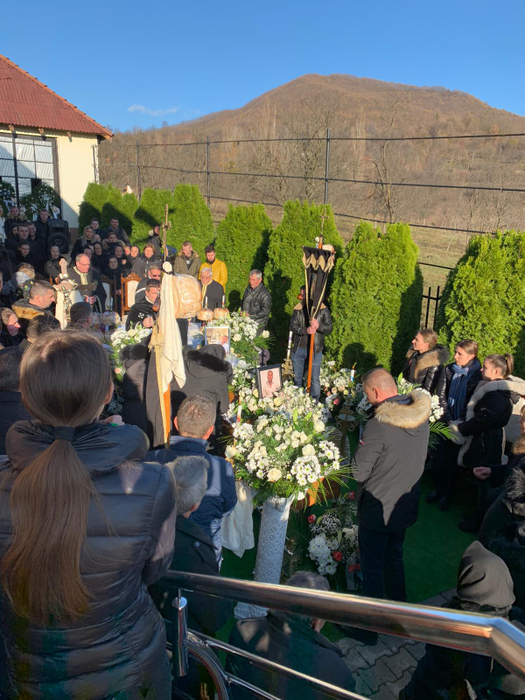 Peste 400 de oameni au fost la înmormântarea lui Vasile Solomeș