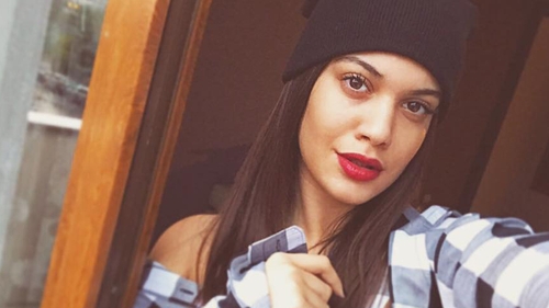BETTY SALAM, apariţie de fiţe, cu accesorii de mii de euro! Cum s-a afişat bruneta în vacanţă