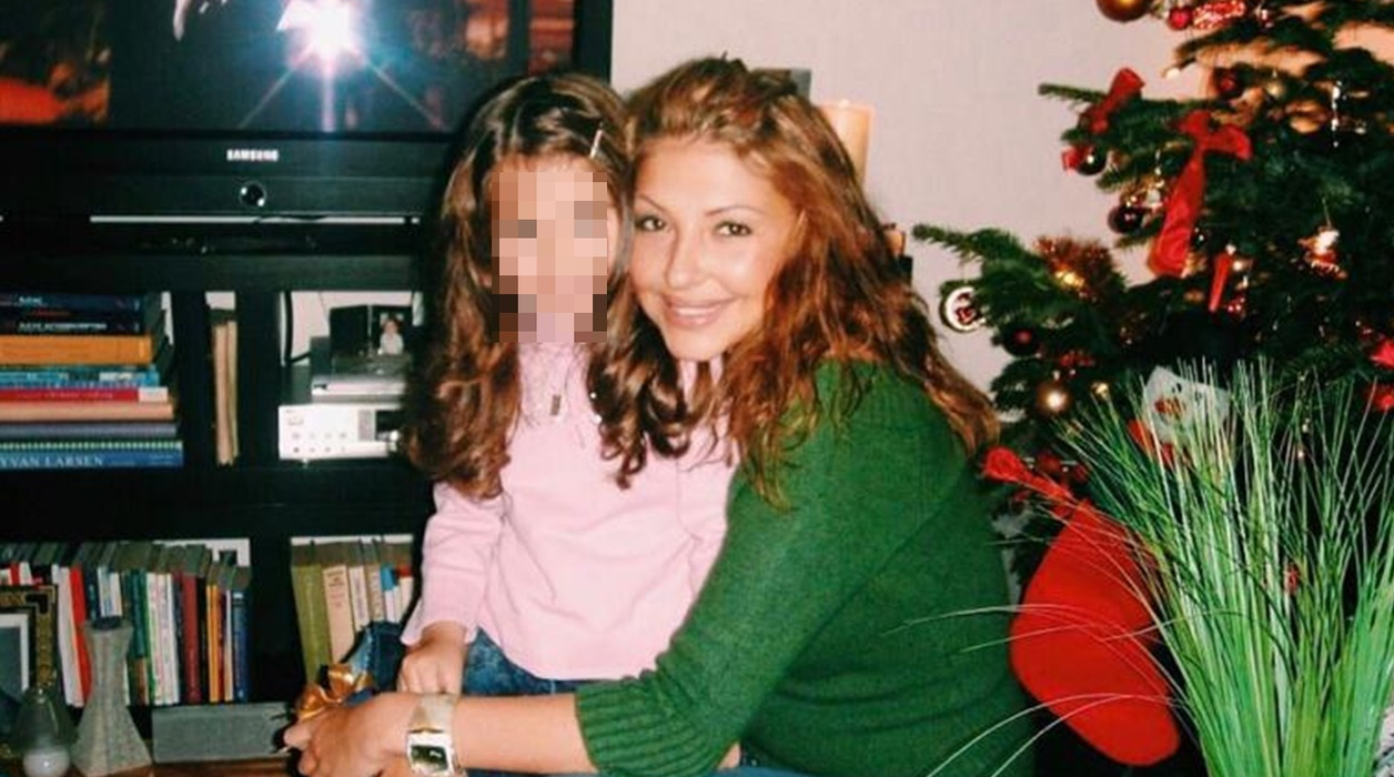 Maria, soția lui Bogdan Buzăianu, alături de fiică, în urmă cu mai mulți ani