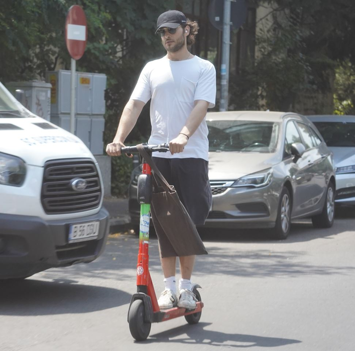 Toto Dumitrescu a renunțat la mașină (Foto: CANCAN.RO)