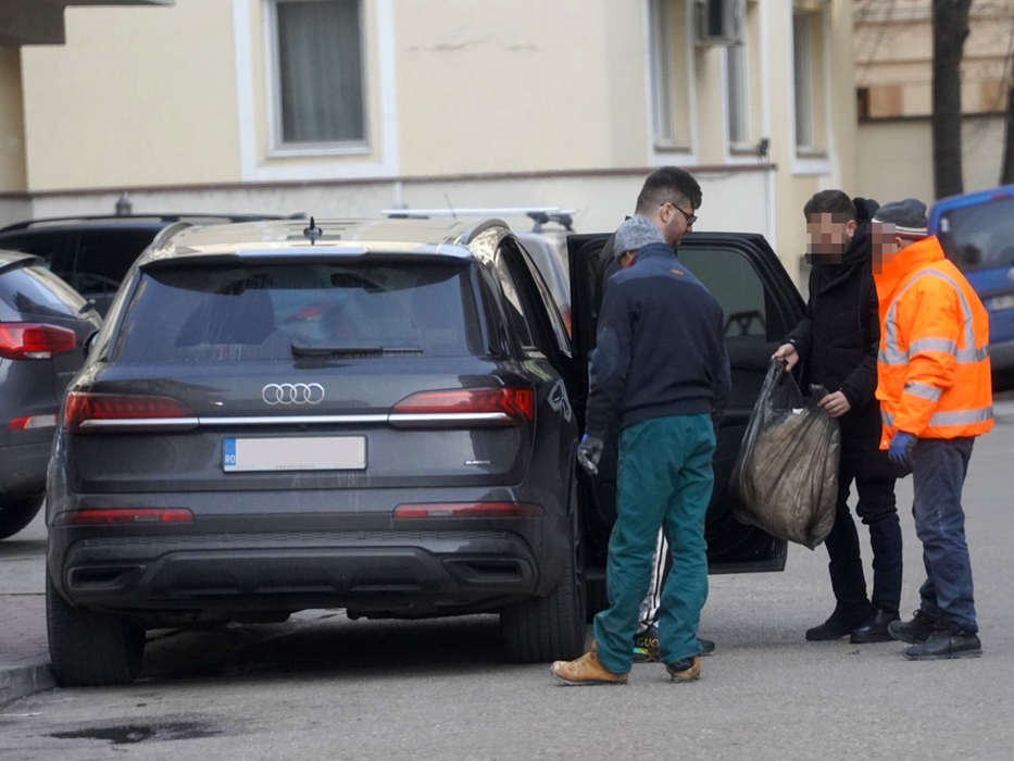 Gabi Oprea junior a dat o mână de ajutor la renovarea locuinței sale