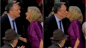 Sărut surprinzător între Jill Biden și Doug Emhoff, soțul vicepreședintei Kamala Harris! Momentul „pasional” a devenit viral