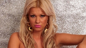 Pe vremuri, era printre cele mai ”senzuale” apariţii! Adevărul despre viaţa vedetei TV departe de showbiz