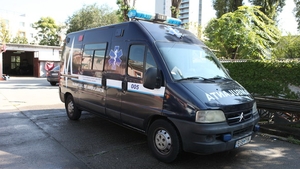 Isteria cu ”ambulanța neagră” a lovit și în Argeș: ”A răpit copilul din fața școlii!”