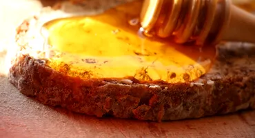 Mierea din România care este mai BUNĂ decât celebra Manuka. Unde o poți găsi