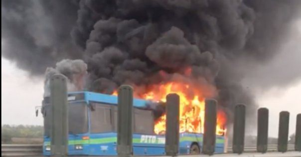 Un autobuz a luat foc pe autostrada Arad-Timișoara!