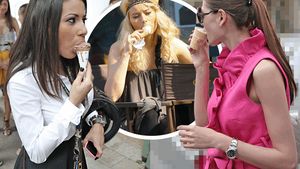 TOP 30 de vedete care au găsit soluţia perfectă împotriva caniculei! Roxana Vancea, Monica Gabor sau Laura Cosoi, show cu îngheţată şi... 