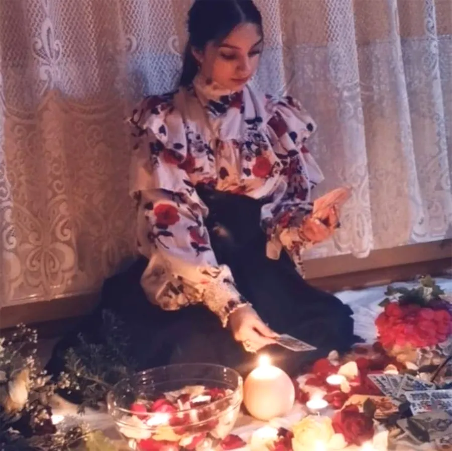 clarvăzătoarea "Ana, fata cu puteri"