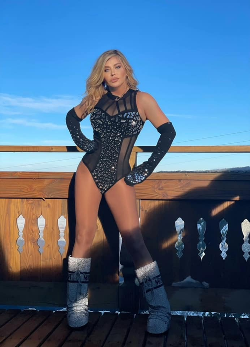 Loredana Groza și-a surprins mereu fanii cu fotografii îndrăznețe