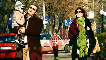 Robert Turcescu a iesit in parc cu Oana Sarbu si fiul ei adoptiv