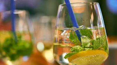 Tipurile de cancer strâns legate de consumul de alcool. Nu există o „cantitate sigură”, iar mitul „unui pahar pe zi” este fals