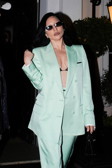 Lady Gaga sort du restaurant Laurent à Paris le 22 novembre 2025.  Jack Bussat / Bestimage Lady Gaga leaves Laurent restaurant in Paris on 22 November 2025,Image: 1053881611, License: Rights-managed, Restrictions: , Model Release: no, Credit line: Jack Bussat / Bestimage / Profimedia