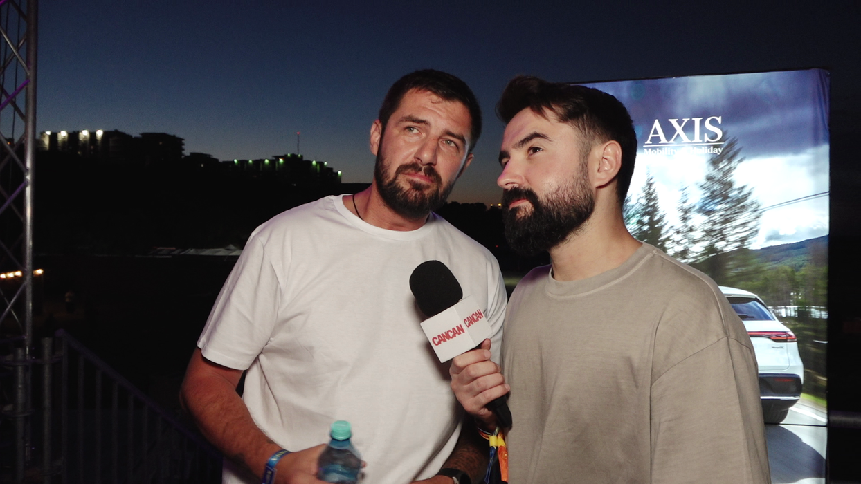 Cătălin Cazacu: "Am un grad de retard. Râdem și glumim, sunt doar natural. Sunt exact cum mă vezi aici, așa sunt și în fața camerelor. La banii ăștia, atât s-a putut!" (Foto: captură video)