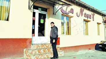 Cristi Bobar de la CSM Resita stie ce e respectu'. Si-a botezat carciuma dupa nasii Sandu si Borcea