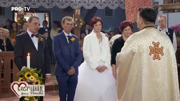 FOTO / Marcela şi Marin de la Gospodar fără pereche, momente emoţionante în timpul ceremoniei religioase: Mi-am întors privirea şi am văzut că plângea. Ce s-a întâmplat în biserică
