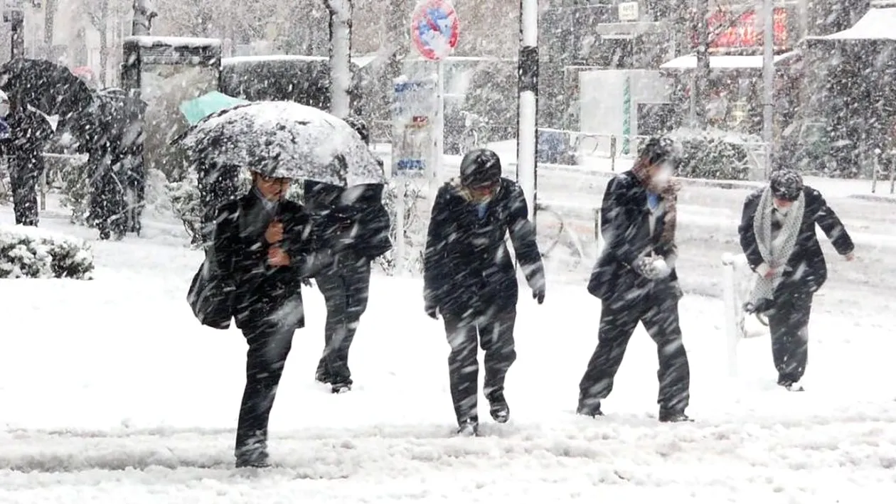 Meteorologii au actualizat informarea meteo. Cod galben de viscol în 7 județe