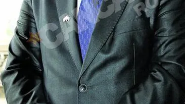 Dragos Dolanescu are interdictie de la Ionut sa stea in casa tatalui lor! Si-a cazat copiii la prieteni!