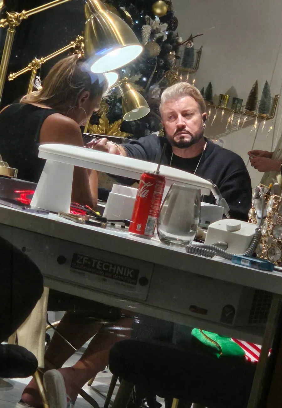 Cătălin Botezatu și-a făcut manichiura și pedichiura la un salon de lux din Cluj-Napoca