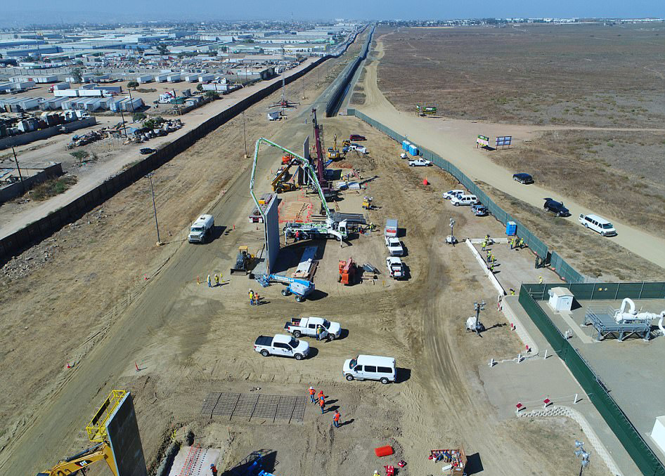 Primele imagini cu zidul lui DONALD TRUMP! Construcţia va fi una masiva şi a fost filmată pe ascuns