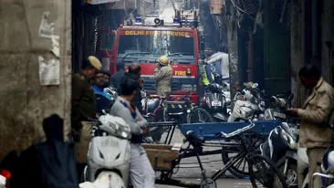 Ce tragedie! Cel puțin 43 de morţi în urma unui incendiu produs la o fabrică din New Delhi