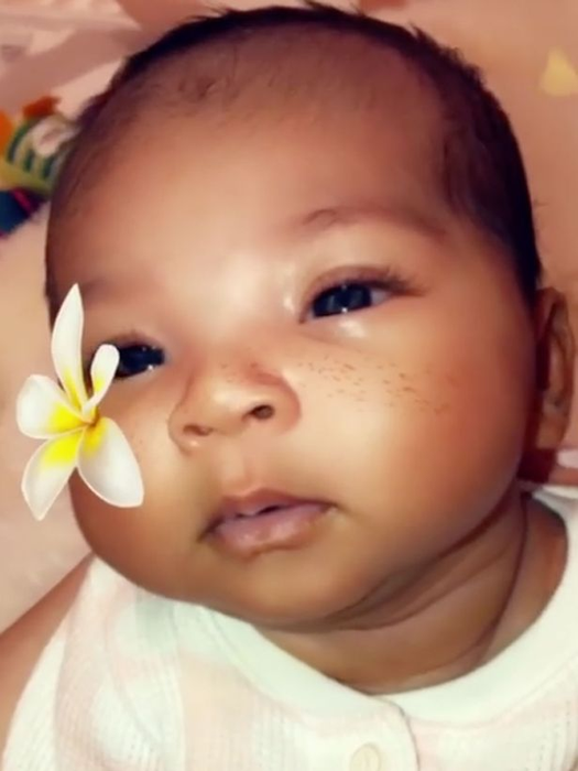 Primele imagini cu fiica lui Khloe Kardashian. Micuța arată adorabil