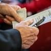 Are o casă de 2 milioane de lire, dar s-a dat șomer pentru bilete de tren mai ieftine. Ce pedeapsă a primit