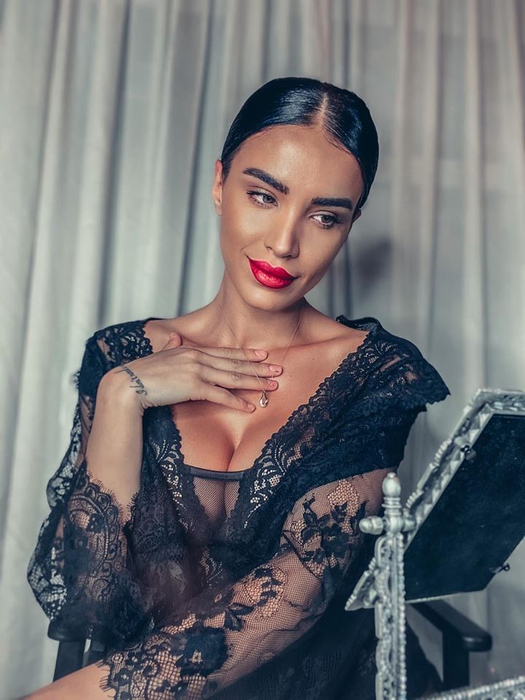 Adelina Pestrițu, criticată dur și jignită pe Instagram: “Ce urât ți se văd oasele”! Cum a răspuns vedeta cârcotașilor