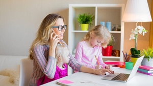 Rachel a găsit rețeta succesului. Cum reușește mama a doi copii să facă o mulțime de bani din confortul casei sale