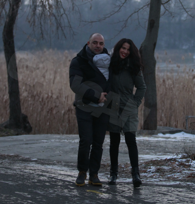 Primele imagini cu ”fata de la Loto” + soţul & bebeluşul de o lună! Ce familie fericită…