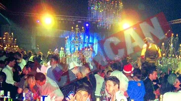 S-a sarutat cu o bruneta