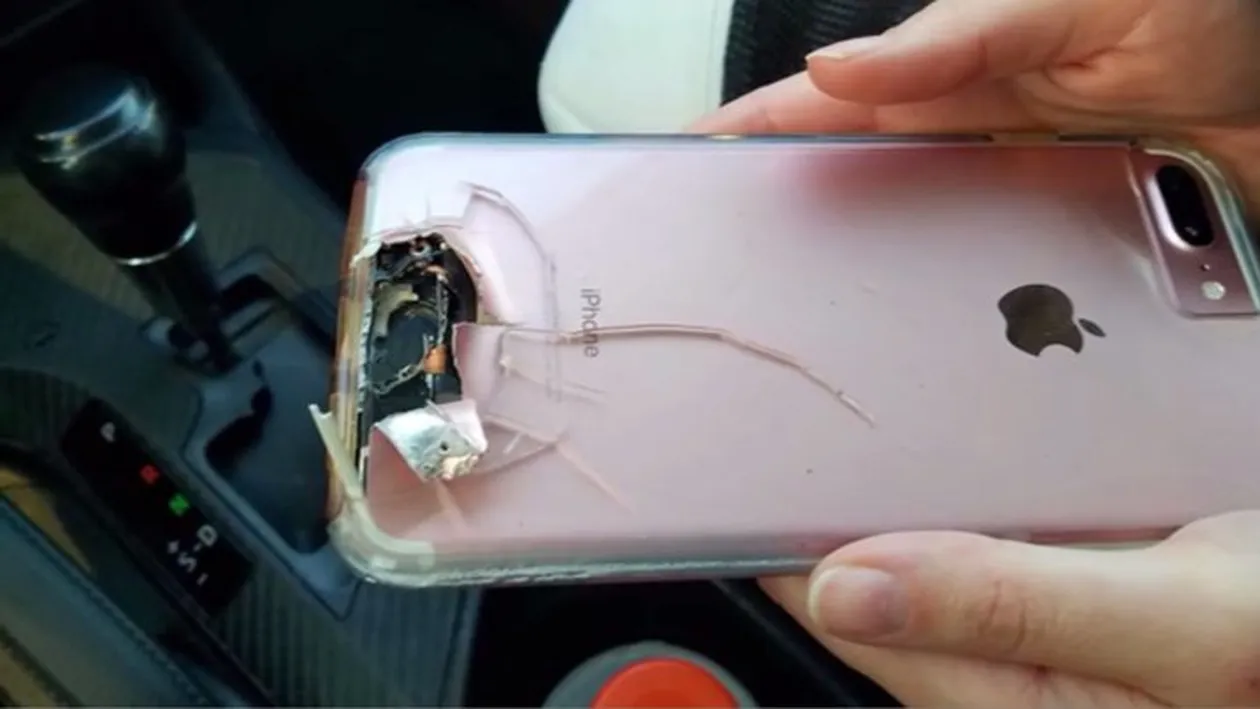 Femeia şi-a scos telefonul după ce a fost blocată în masacrul din Las Vegas. A rămas şocată când a văzut că iPhone-ul încasase un glonte în locul ei