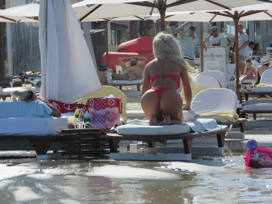 Bianca a făcut plajă în toate pozițiile