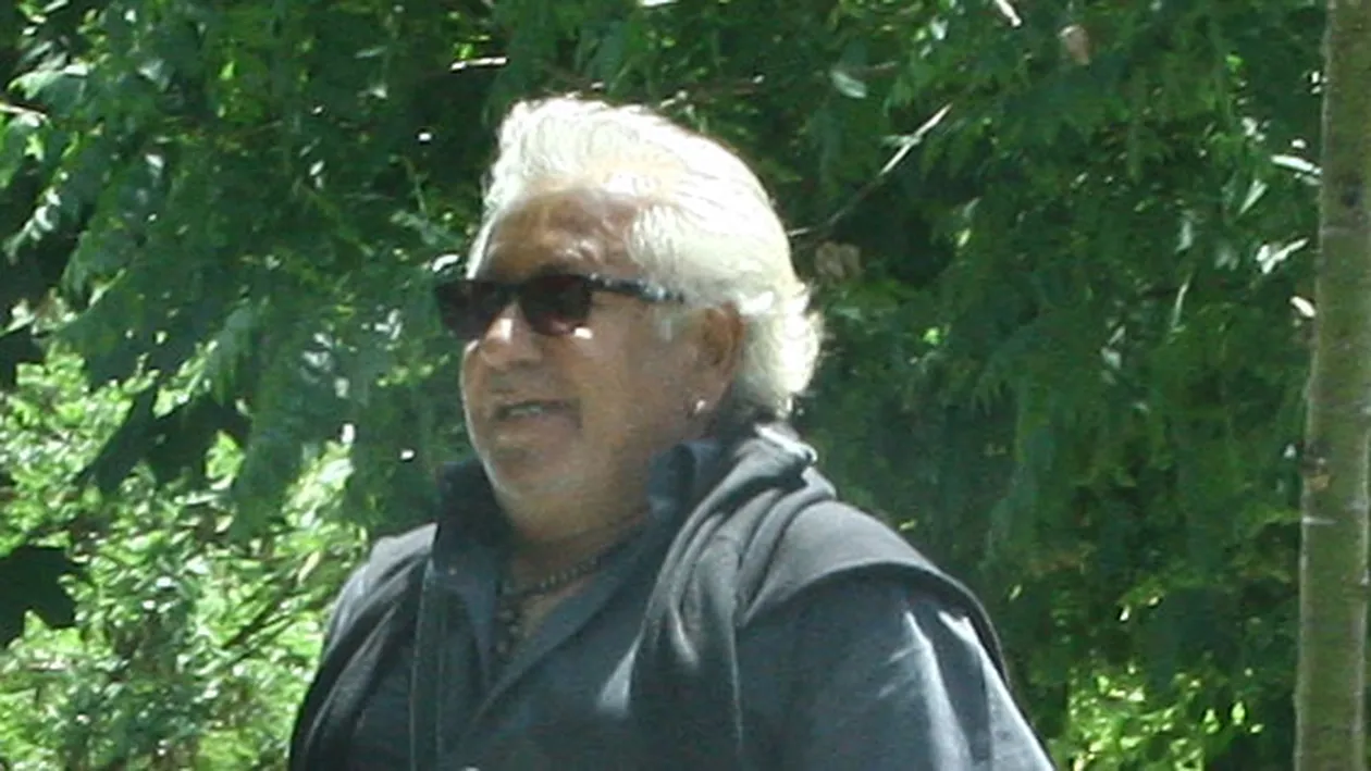 Tupeu incredibil al lui Lipan Tandarica! Nu o sa iti vina sa crezi carei femei a putut sa ii trimita sms ca s-o scoata in oras