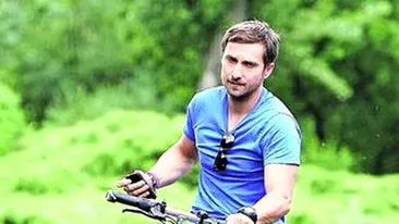 Dani si-a scos bicicleta de fite in parc