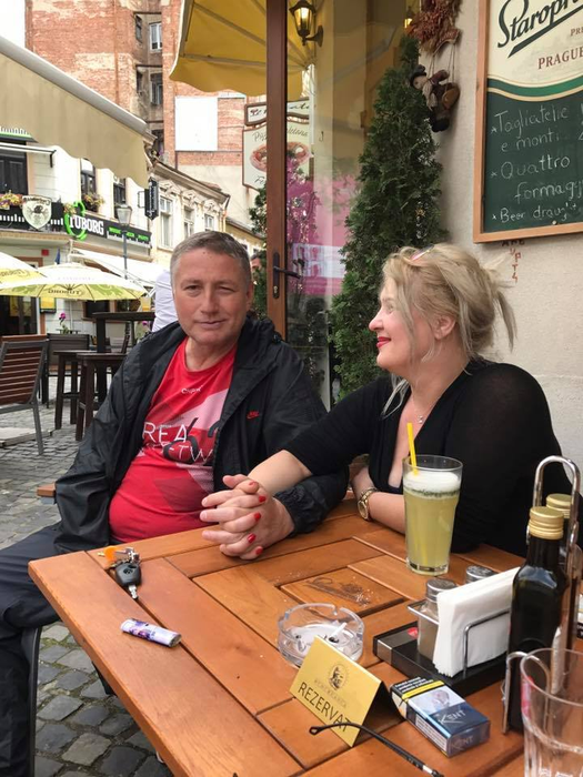 Nicu Maharu, de mână cu o doamnă blondă