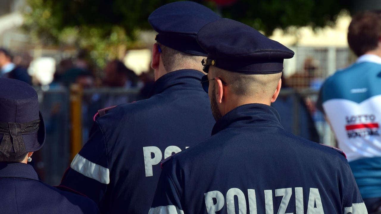Caz straniu în Italia: O româncă ar fi plătit un criminal ca să-i ucidă vecina. Cum se apără femeia