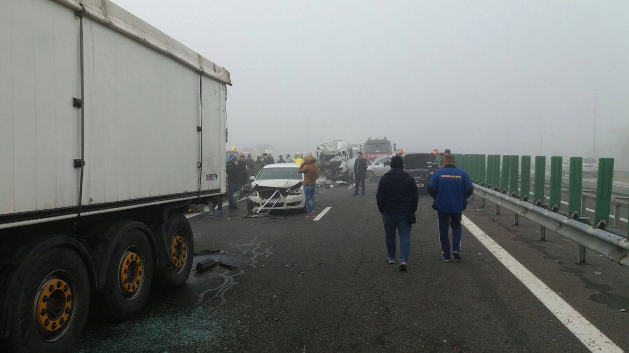 A mai murit o femeie în  accidentul de pe A2.  Sunt 60 de raniti