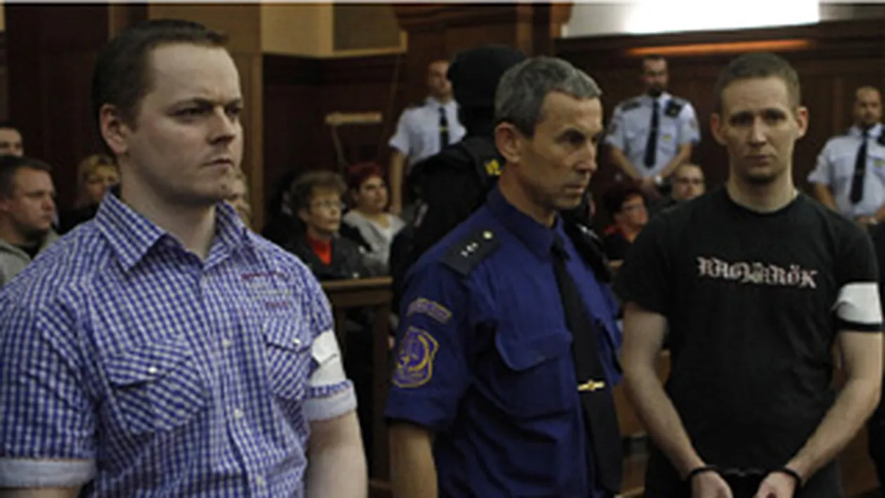 Patru neonazisti, condamnati la 25 de ani inchisoare, pentru tentativa de asasinare a unei familii de rromi din Cehia