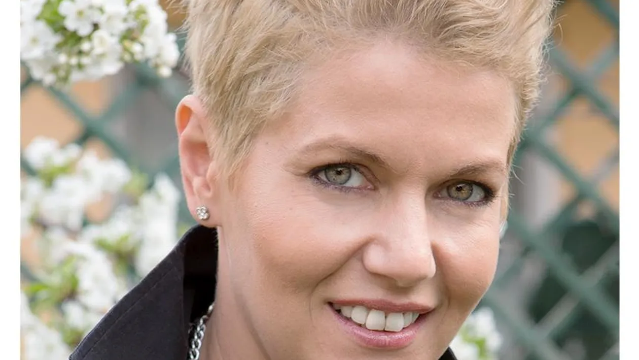 Fata legendarului Iliei Balaci este de nerecunoscut! Blonda care desfiinta toate sotiile de fotbalisti a renuntat la par!