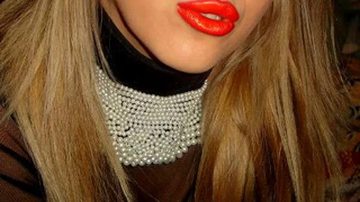 Schimbare radicala de look! Larisa Dragulescu si-a marit buzele cu botox - cadou pentru noul iubit!