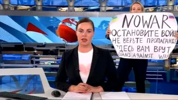 Jurnalista Marina Ovsianikova ar fi fost reținută în Rusia. Femeia intrase cu o pancartă cu mesajul „Nu războiului”, în direct, pe TV, în luna martie