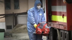 Caz scandalos în România. Un polițist a plătit șpagă pentru a ridica de la morgă sicriul cu tatăl lui, ucis de COVID-19. “Mi-au vândut mortul cu 100 de lei!”