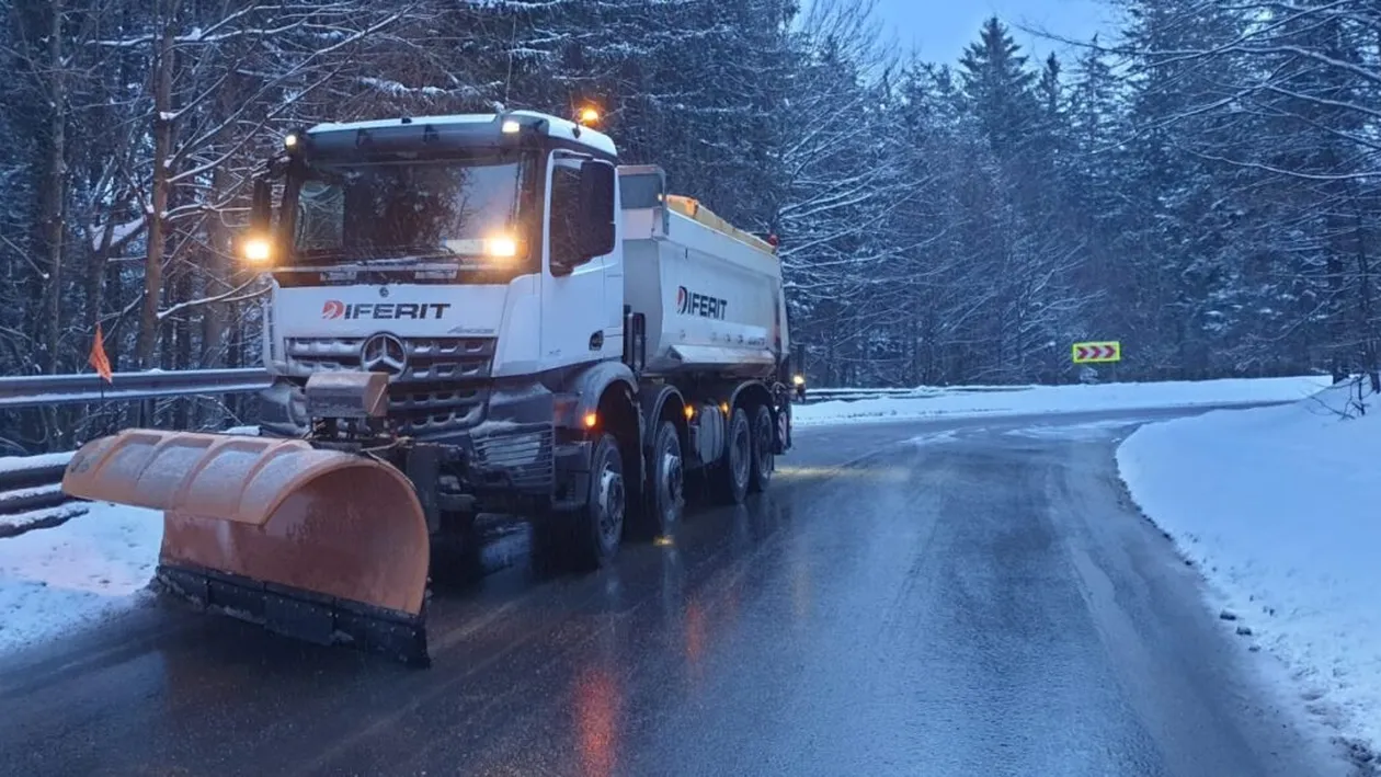 Cât câștigă un angajat la deszăpezire în 2026. Sporurile cresc semnificativ iarna