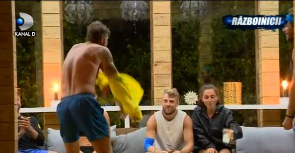 Scene fierbinți la Exatlon! Un concurent și-a aruncat hainele și a început să danseze lasciv pe versurile Andei Adam