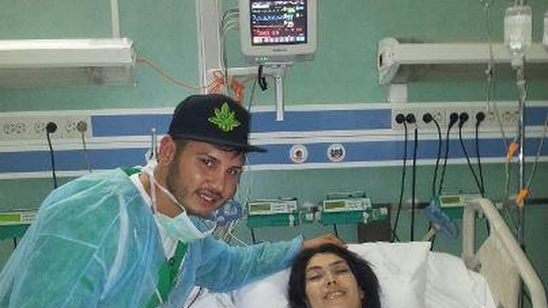 Prima fotografie cu Ioana Tufaru dupa operatie, la spital! Poarta bustiera de sustinere si abia asteapta sa isi vada sanii!