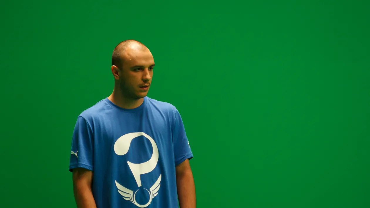 Lora a cheltuit aproape 100.000 de euro ca sa merga la sala cu Guess Who. Vezi aici cum a fost posibil!