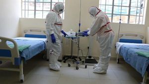 Medicii trag un semnal de alarmă: redeschiderea restaurantelor și a școlilor, un pericol? Se poate ajunge la 2.000 de cazuri pe zi