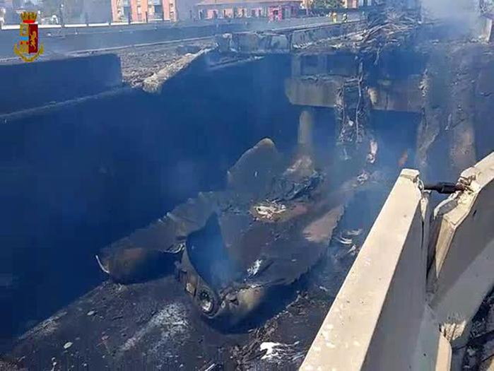 Un camion cisternă plin a sărit în aer la Bologna! Incendiu uriaș, zeci de răniți VIDEO