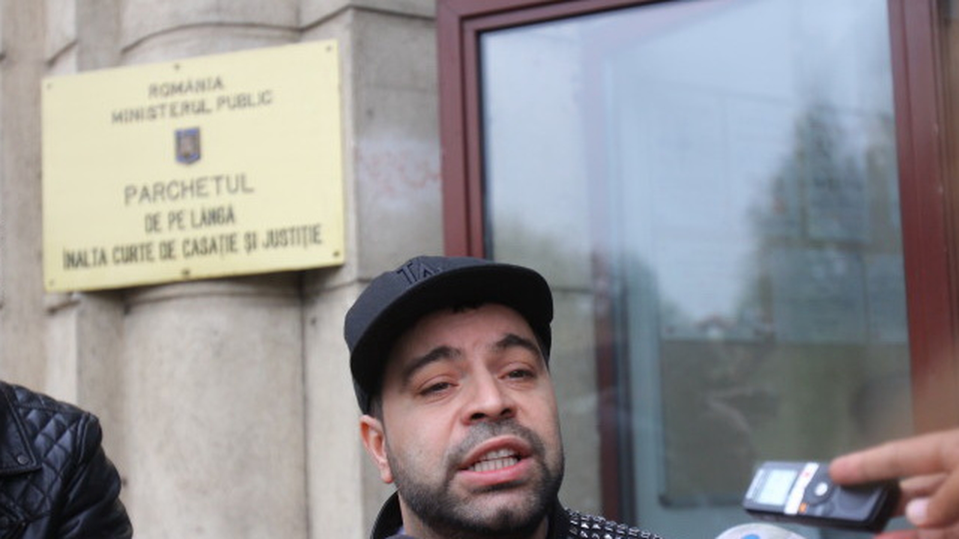 Florin Salam a jurat in fata copiilor sai ca nu se mai atinge de droguri. “Am terminat, Fanica e sus in ceruri si ma vede”